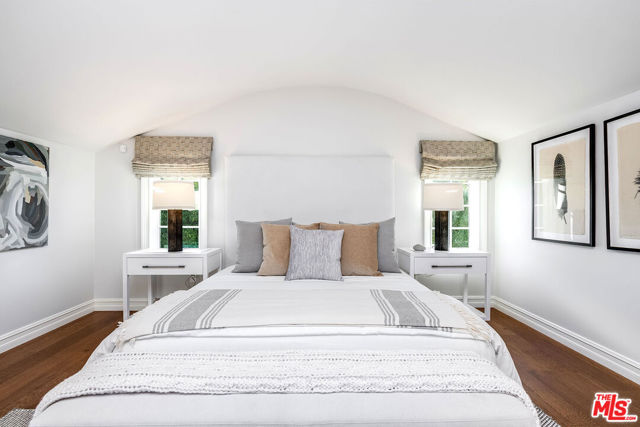 10445 Valley Spring Lane, Toluca Lake CA: https://media.crmls.org/mediaz/46b5eff5-4470-4560-a941-33fd6ee18b09.jpg