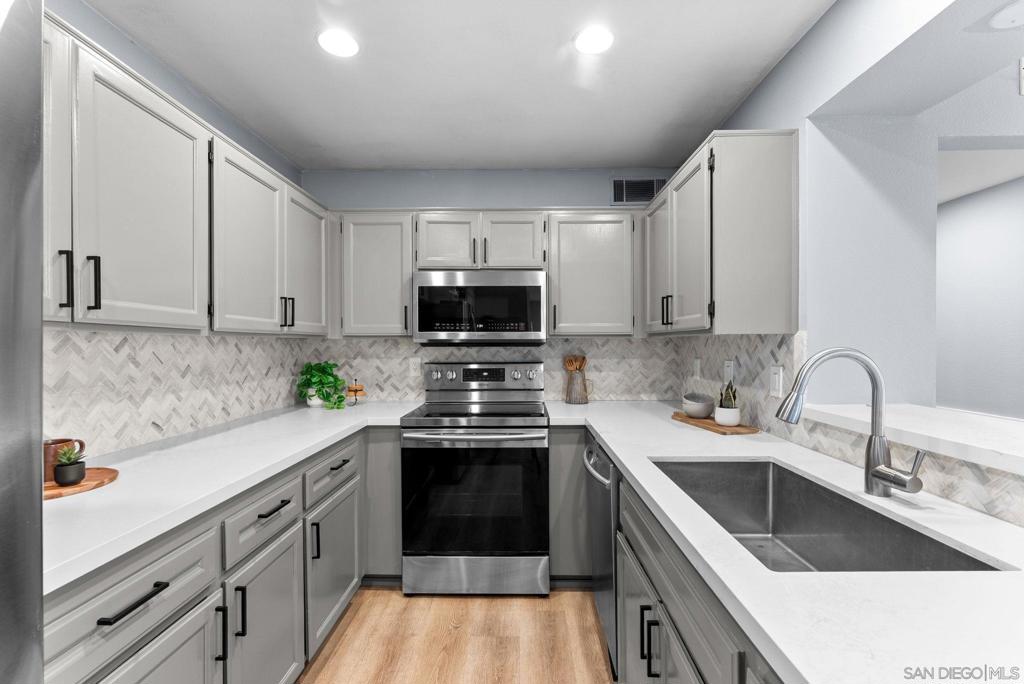 3930 Centre St - photo 11