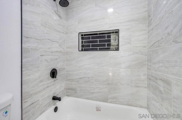 475 N N Midway Dr, Escondido CA: https://media.crmls.org/mediaz/46b63d69-9565-4a19-baf8-294e1a424a3a.jpg