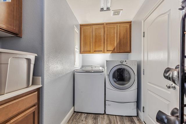 799 Ellerbrook St, Mountain House CA: https://media.crmls.org/mediaz/46b6beac-c884-4685-9676-0e3b9cf23e60.jpg