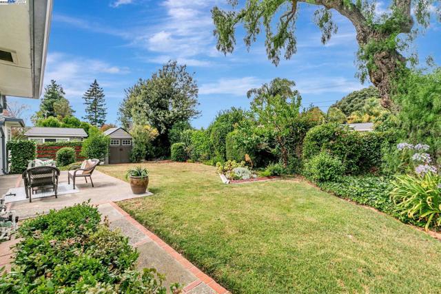 38426 Kimbro St, Fremont CA: https://media.crmls.org/mediaz/46b6eed3-8fc5-4f07-87c4-040a30d8a096.jpg