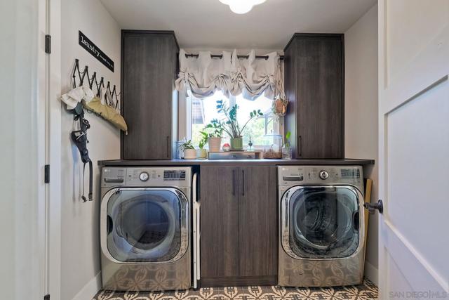660 Via Rancho Pkwy, Escondido CA: https://media.crmls.org/mediaz/46b700d0-14f7-493b-8458-a8d2d1f25e56.jpg