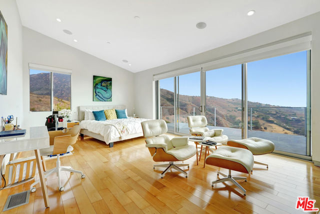 28405 Via Acero Street, Malibu CA: https://media.crmls.org/mediaz/46b757d0-da81-4006-ab1a-5a238cc5882f.jpg