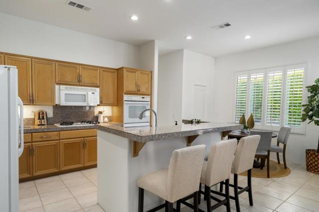76936 Comanche Lane, Indian Wells CA: https://media.crmls.org/mediaz/46b7ca78-4793-4f69-b6d9-21c2b157f547.jpg