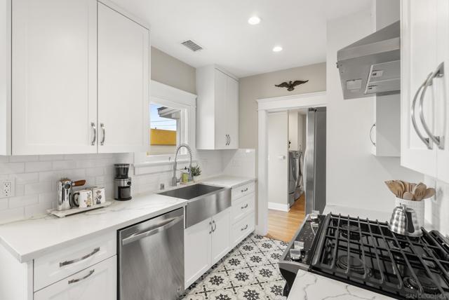 3257 Dwight St, San Diego CA: https://media.crmls.org/mediaz/46b7dacf-d93a-42b6-a483-242ef8cf4c48.jpg