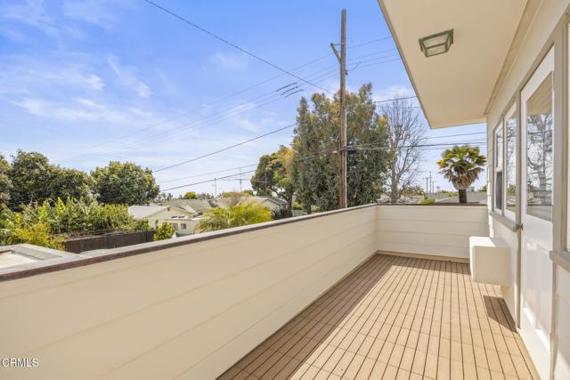 109 Shamrock Drive, Ventura CA: https://media.crmls.org/mediaz/46b7fd7d-f9c4-4816-8e5b-9643ecb297be.jpg