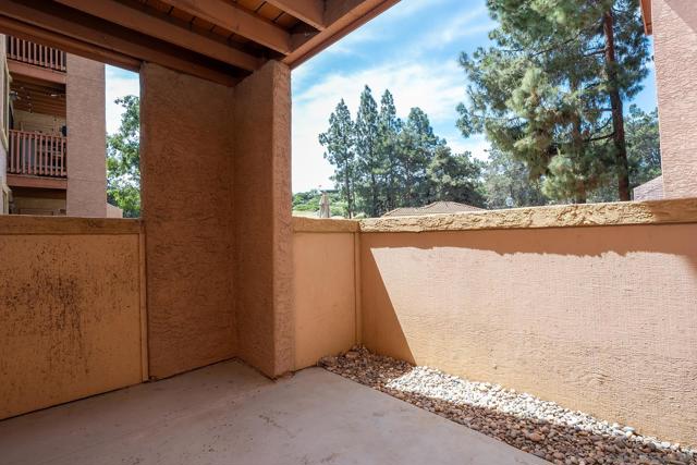 12015 Alta Carmel Ct, San Diego CA: https://media.crmls.org/mediaz/46b819d1-5f2f-4fb4-9e23-22688a54d2fd.jpg