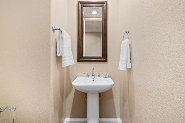 Detail Gallery Image 11 of 43 For 3709 Lake Park Rd, Fallbrook,  CA 92028 - 3 Beds | 2/1 Baths