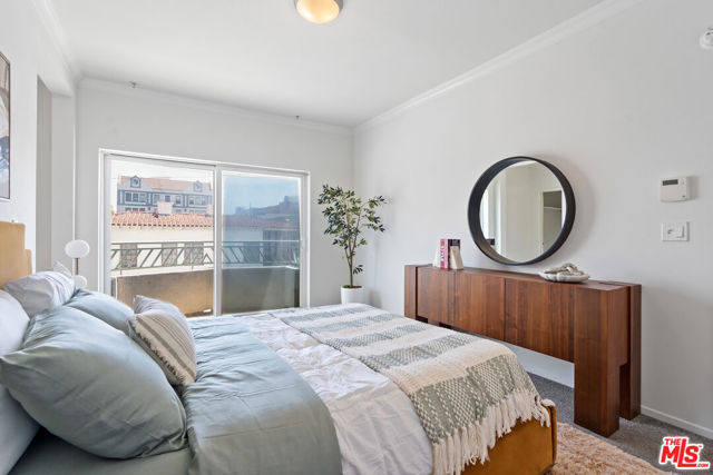 906 S Serrano Avenue, Los Angeles CA: https://media.crmls.org/mediaz/46b8d2b0-58b7-4573-8afc-7348aeb5cce0.jpg