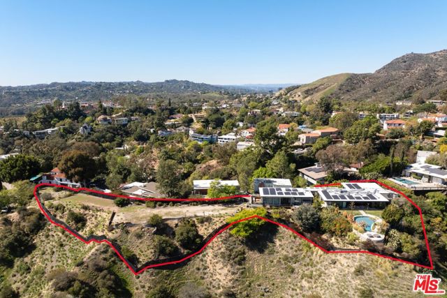 3306 Deronda Drive, Los Angeles CA: https://media.crmls.org/mediaz/46b8f6fb-e2db-4423-9d34-1e06e1e11770.jpg