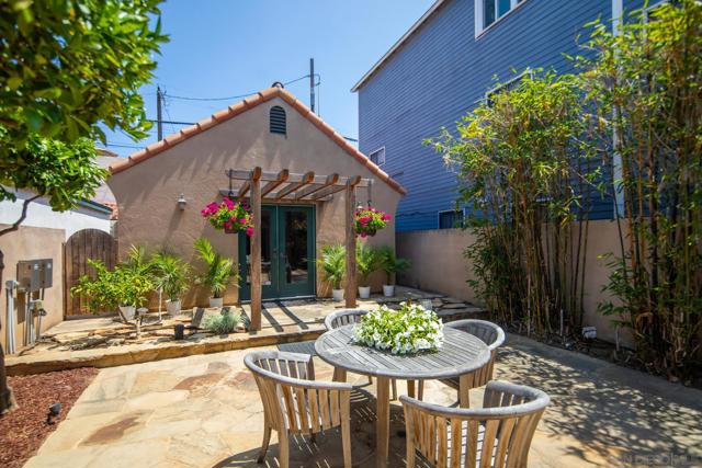 867 E Avenue, Coronado CA: https://media.crmls.org/mediaz/46b9c6cb-271c-4d1f-bba8-c0adb3aac958.jpg
