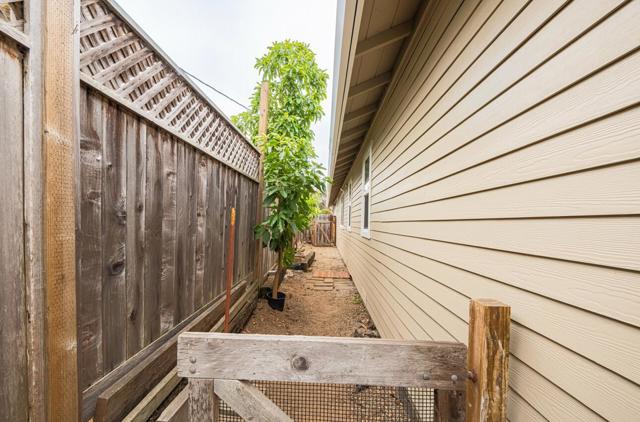 361 Hannon Avenue, Monterey CA: https://media.crmls.org/mediaz/46b9d2d2-d4f9-4357-a164-bc656e508b65.jpg