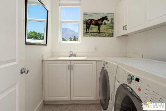 2160 N Hermosa Drive, Palm Springs CA: https://media.crmls.org/mediaz/46ba1238-5e96-4e64-97bb-2c86c0fb0f71.jpg