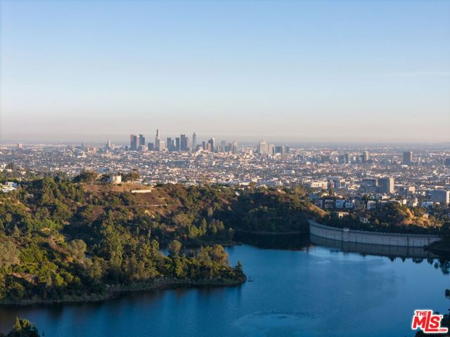3527 Wonder View Drive, Los Angeles CA: https://media.crmls.org/mediaz/46ba1c1d-81d3-4aa6-8a7b-cf0bb01a064d.jpg