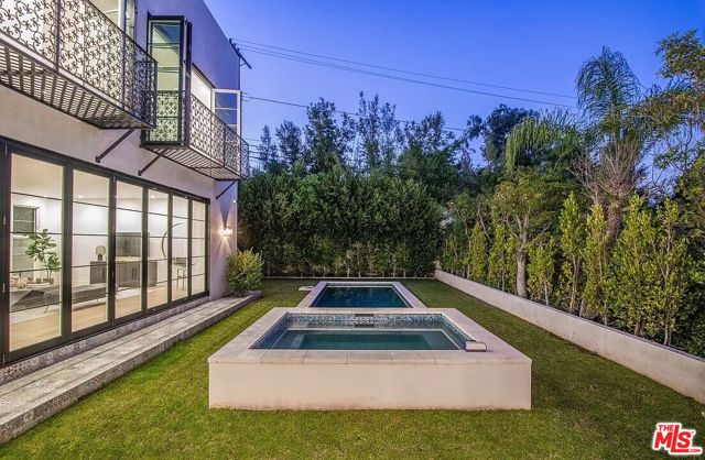 12509 W Sunset Boulevard, Los Angeles CA: https://media.crmls.org/mediaz/46ba2d41-f287-432a-9322-fb4a43de2ad7.jpg
