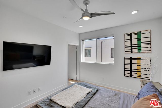 2927 Exposition Place, Los Angeles CA: https://media.crmls.org/mediaz/46ba2eae-74b1-469f-8359-1bc620238a8a.jpg
