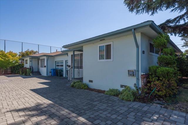 1931 Palm Avenue, San Mateo CA: https://media.crmls.org/mediaz/46ba35f7-e60e-4792-aca0-1ce3a042a6da.jpg