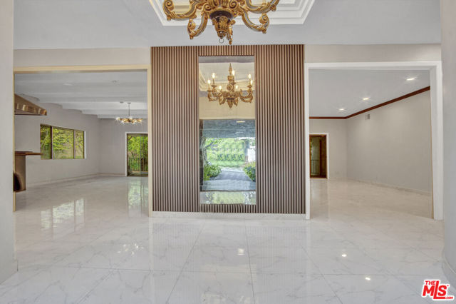 11410 Canton Drive, Studio City CA: https://media.crmls.org/mediaz/46ba5b6a-0337-4ce7-9699-ee3c7a9180af.jpg