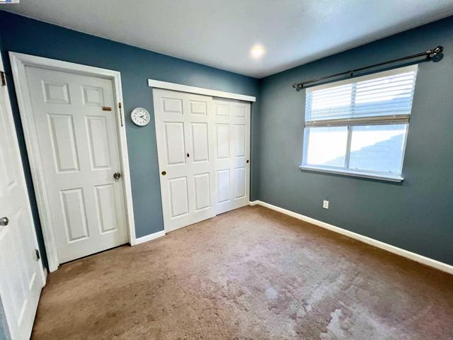 85 Phillips Ct, Tracy CA: https://media.crmls.org/mediaz/46ba7b8c-f5e8-4a1d-8c99-1811f92e9b65.jpg