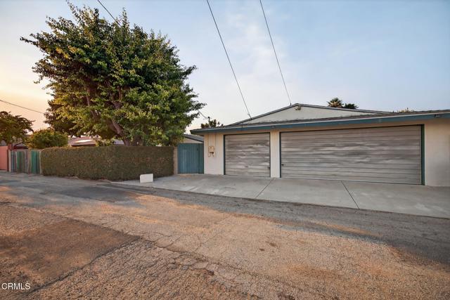640 Fernwood Drive, Oxnard CA: https://media.crmls.org/mediaz/46baa6d9-114a-4fa2-829a-729b7141df65.jpg