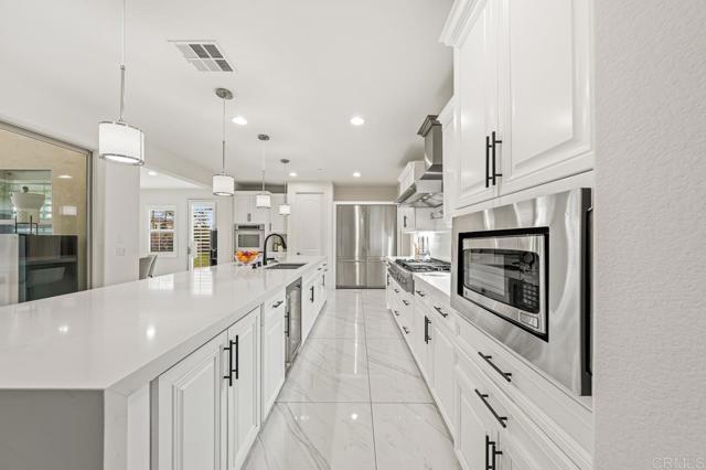 Detail Gallery Image 13 of 68 For 2004 Corte Saltero, Chula Vista,  CA 91914 - 5 Beds | 5/1 Baths