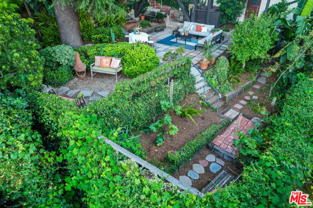 2020 Redcliff Street, Los Angeles CA: https://media.crmls.org/mediaz/46baffb5-a868-4d69-a48e-5cda35e34dc4.jpg