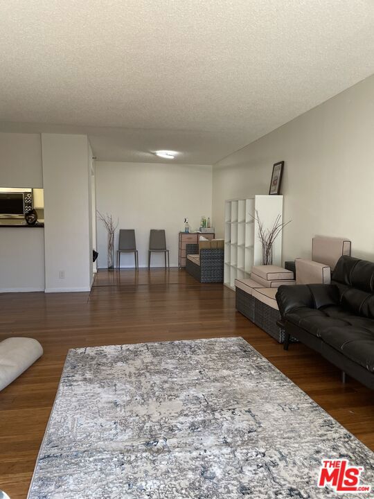 600 W 9th Street, Los Angeles CA: https://media.crmls.org/mediaz/46bc571d-e635-4381-9086-e22291d57e32.jpg