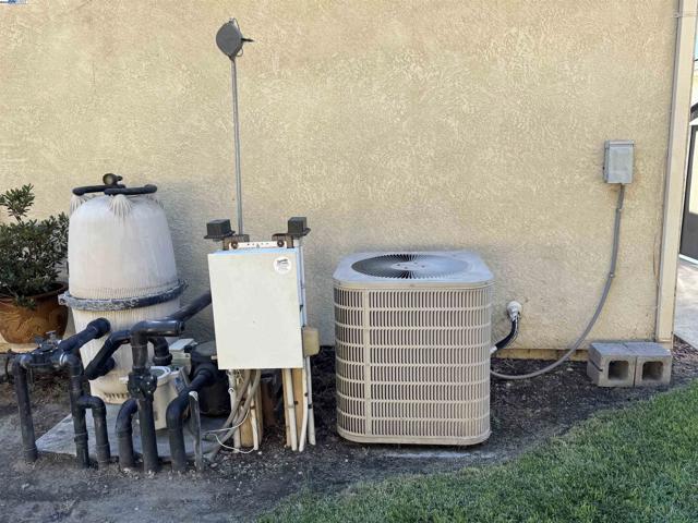 10342 Mono Ct, Stockton CA: https://media.crmls.org/mediaz/46bd041a-0846-424b-80b1-8698f68a15c7.jpg