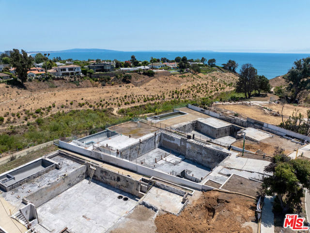 15209 De Pauw Street, Pacific Palisades CA: https://media.crmls.org/mediaz/46bd1862-23dc-4029-8086-9ce29ea81606.jpg