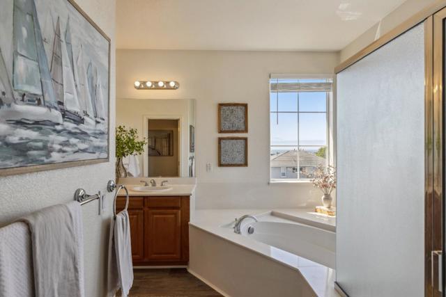 4276 Bay Crest Circle, Seaside CA: https://media.crmls.org/mediaz/46bd4933-0315-41b6-aecc-5e0389f3f573.jpg