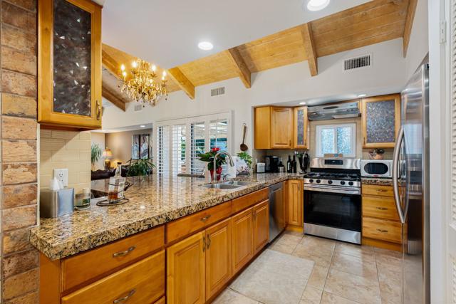 317 Forest Hills Drive, Rancho Mirage CA: https://media.crmls.org/mediaz/46bdd6fd-bf56-4c71-bcf7-abcf88139f0f.jpg