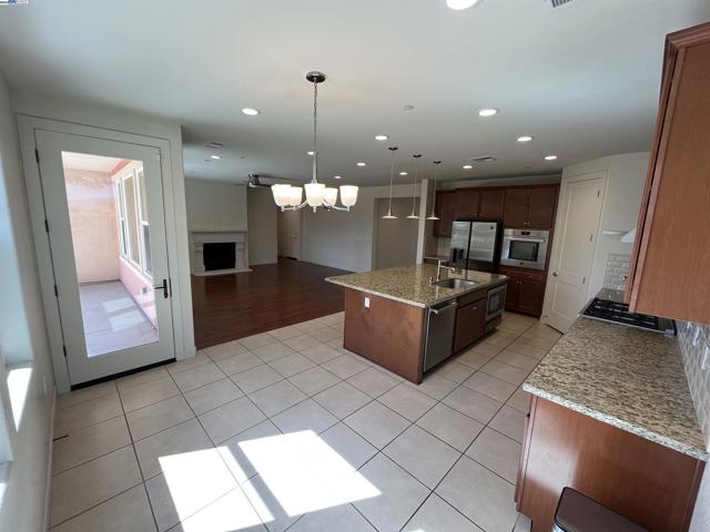 17659 Whisper Ln, Castro Valley CA: https://media.crmls.org/mediaz/46bdf5d1-7c26-4644-a9db-e295a6a69f4c.jpg