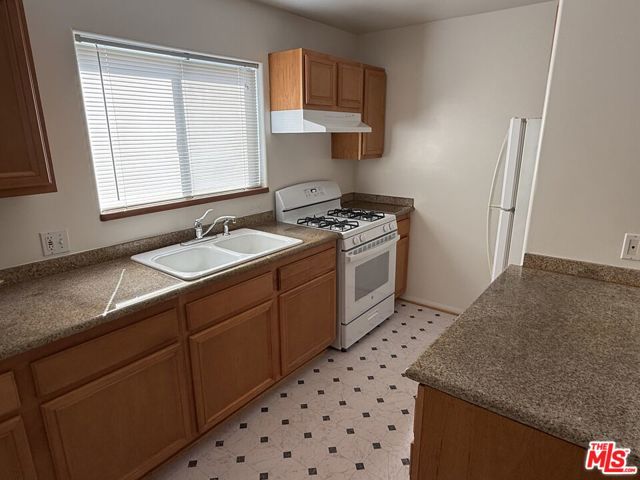 6136 Eleanor Avenue, Los Angeles CA: https://media.crmls.org/mediaz/46be09cc-c9ed-4042-8858-d500317750b2.jpg