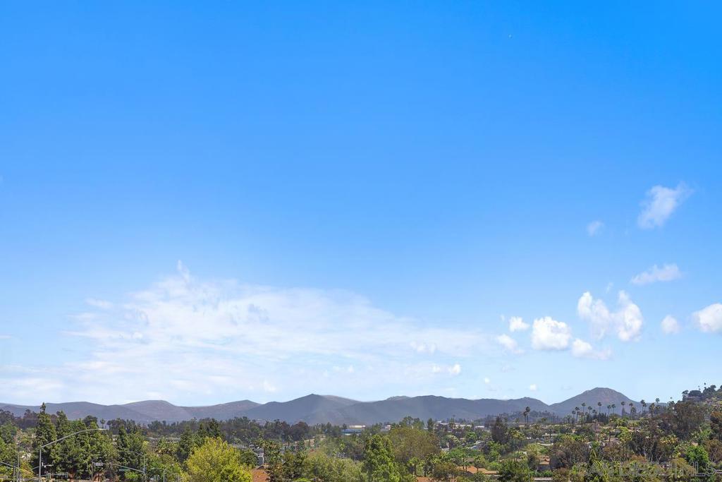 https://media.crmls.org/mediaz/46be8e61-4ffb-41d3-990e-d18304f34da1.jpg?preset=X-Large