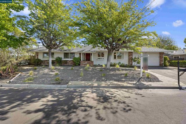 33 Sullivan Dr, Moraga CA: https://media.crmls.org/mediaz/46be9946-3599-4b61-8c91-10a451da76c7.jpg