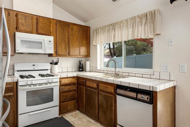 Detail Gallery Image 12 of 22 For 8449 Snow White Dr, El Cajon,  CA 92021 - 3 Beds | 2 Baths