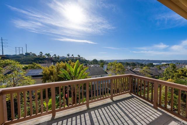 Detail Gallery Image 13 of 28 For 4175 Misty Ridge, San Diego,  CA 92130 - 4 Beds | 2/1 Baths