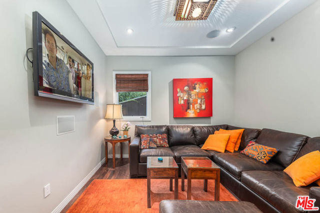 8573 Appian Way, Los Angeles CA: https://media.crmls.org/mediaz/46c083ab-56d8-466e-9c31-6539916e13db.jpg