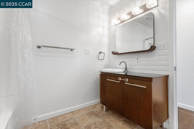 15067 Churchill St, San Leandro CA: https://media.crmls.org/mediaz/46c0a256-e83b-4103-a70e-847230b99180.jpg