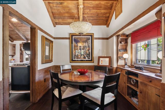 1611 Carmel Dr, Walnut Creek CA: https://media.crmls.org/mediaz/46c14e1d-08a1-4da3-aaed-f9fbb0a453c4.jpg