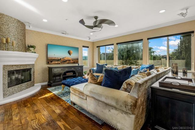 278 Avenida Loretta, Chula Vista CA: https://media.crmls.org/mediaz/46c1aa02-e5c4-4a51-b3d0-3089c7ffc83b.jpg