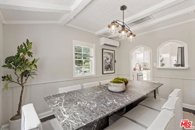 560 N Croft Avenue, West Hollywood CA: https://media.crmls.org/mediaz/46c26cbf-3a4a-4fb6-9e0a-7a51bc86d5c2.jpg