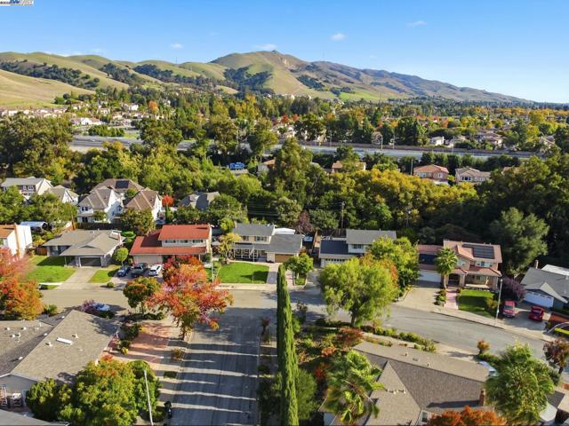 42293 Camino Santa Barbara, Fremont CA: https://media.crmls.org/mediaz/46c2aea5-903a-4eec-ac3d-aead00b71857.jpg