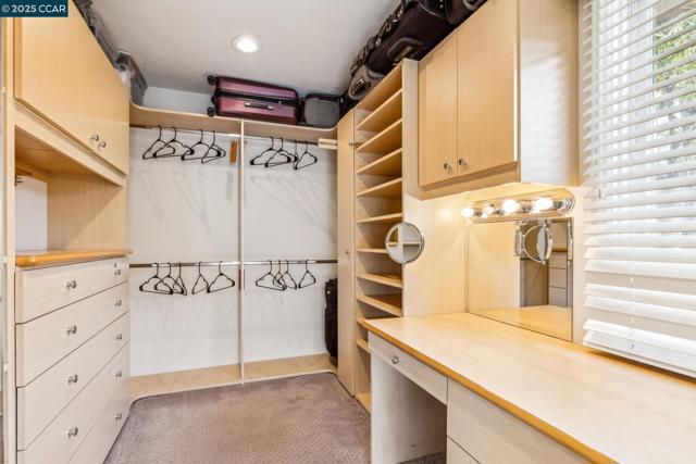 2160 Ridgewood Rd, Alamo CA: https://media.crmls.org/mediaz/46c2bcac-5bad-40a5-b23a-c6dba50dc43f.jpg