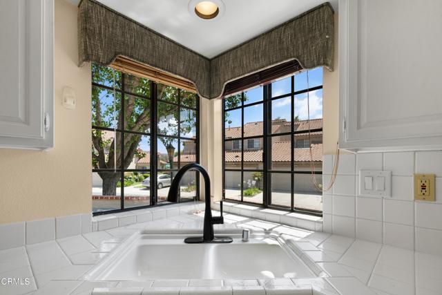 Detail Gallery Image 18 of 40 For 390 Country Club Dr #E,  Simi Valley,  CA 93065 - 3 Beds | 2/1 Baths