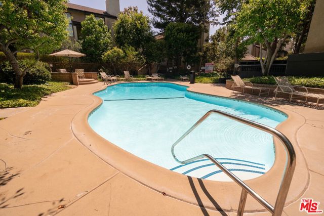8110 Manitoba Street, Playa del Rey CA: https://media.crmls.org/mediaz/46c379b8-13b6-483c-83c8-c3b76c07b1e3.jpg