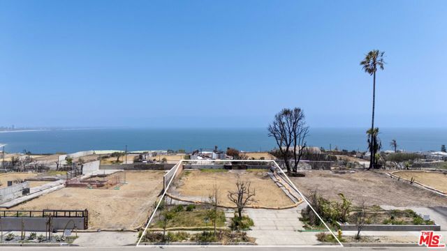 18428 Clifftop Way, Malibu CA: https://media.crmls.org/mediaz/46c3aadb-f092-4928-a28f-dd9e24d98a56.jpg