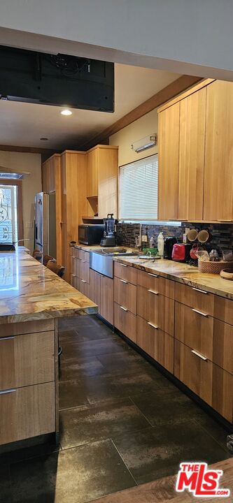 432 W 49th Street, Los Angeles CA: https://media.crmls.org/mediaz/46c492ec-11f8-4887-9967-f65a582eab41.jpg