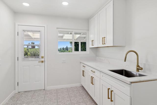 Detail Gallery Image 15 of 69 For 1917 Friendly Dr, Vista,  CA 92084 - 4 Beds | 3 Baths