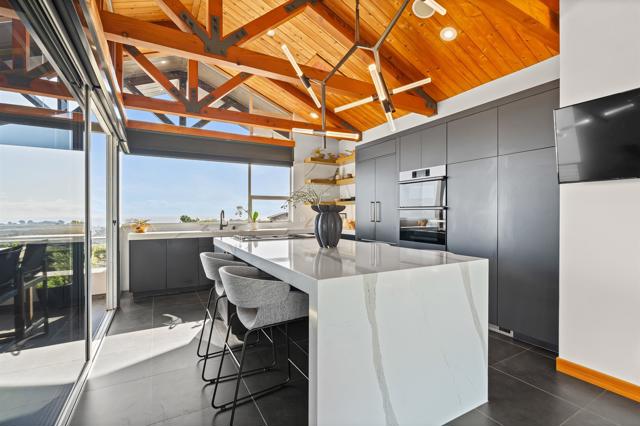 5259 Pacifica Dr, San Diego CA: https://media.crmls.org/mediaz/46c56f11-a327-4a88-a312-9ae4bc157ff3.jpg